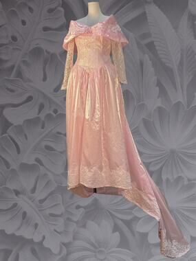 Vintage 80s Formal Pink Lace Floor Length with Train Wedding Dress Size L